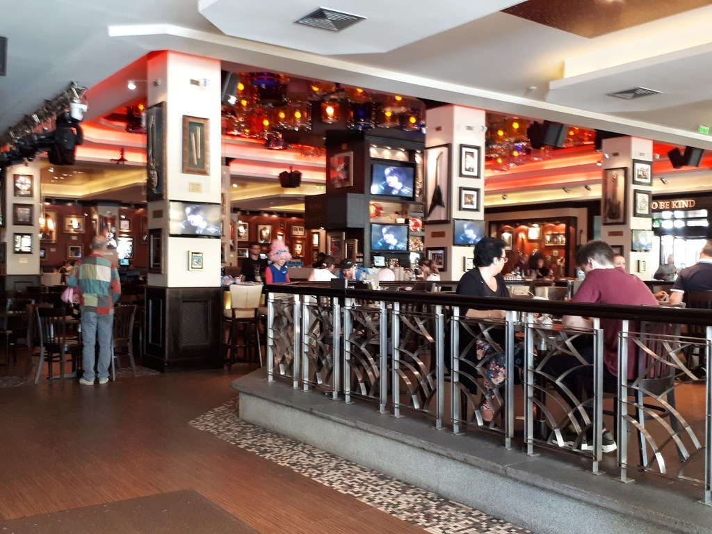 Stylowa przestrzeń we wnętrzu restauracji Stonevalleyhub